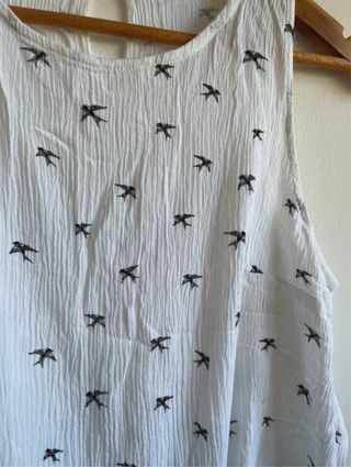 Blusa H&M blanca con estampado de pájaros