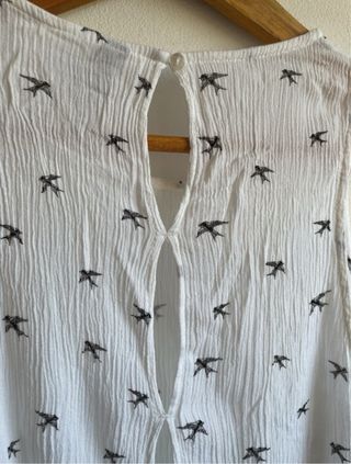 Blusa H&M blanca con estampado de pájaros