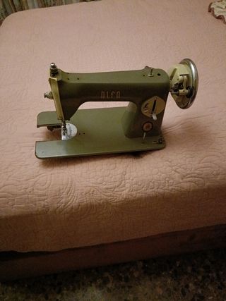 Máquina de coser Alfa