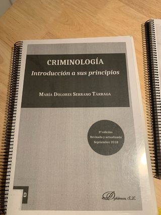 3 libros de 1 curso de Criminología. UNED