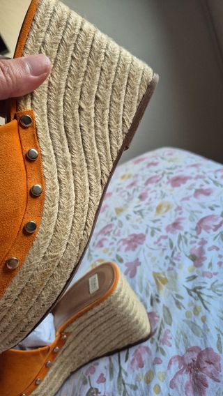 Zapatos de cuña naranjas con espadrille