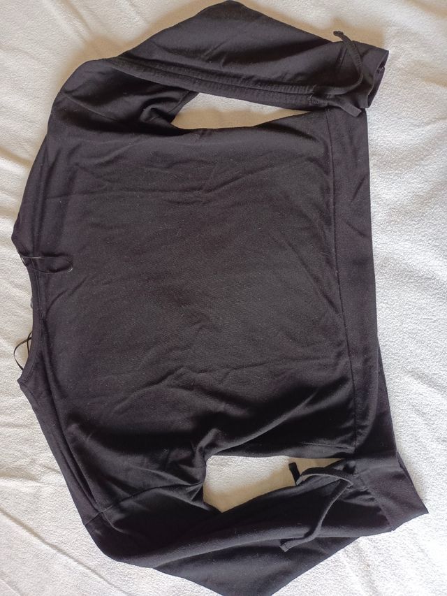 Sudadera NO LIMITS negra con detalles rojos