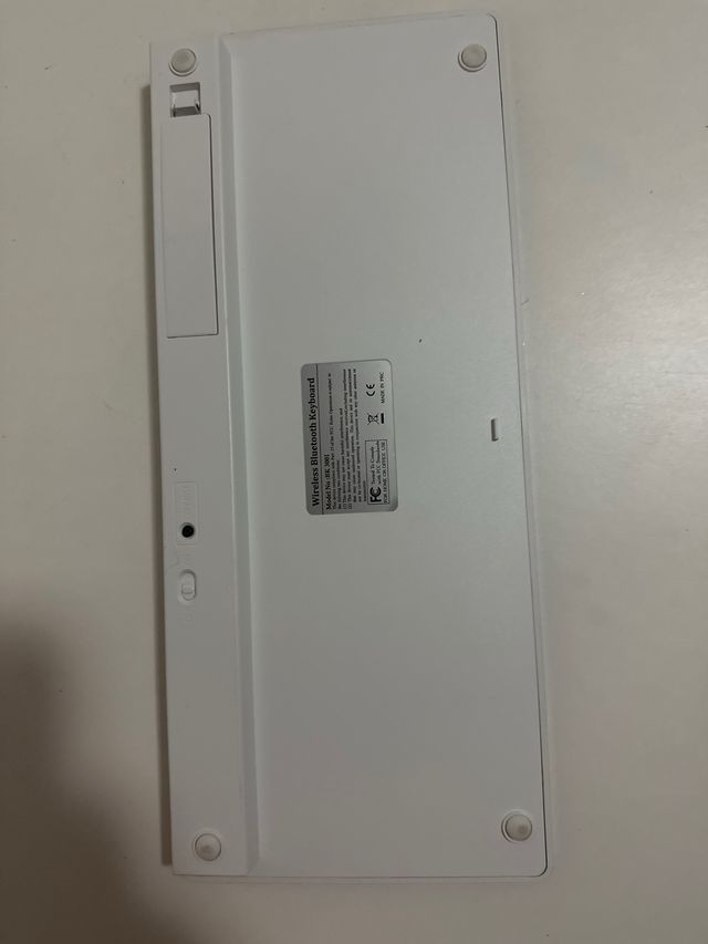 Teclado Bluetooth Plata y Blanco