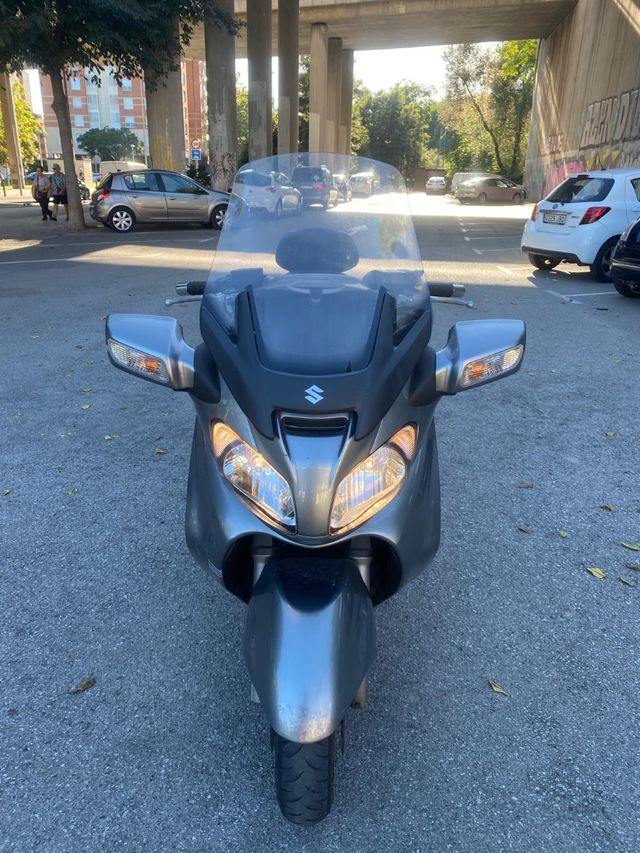 Suzuki Burgman 650 Executive-ITV octubre-27