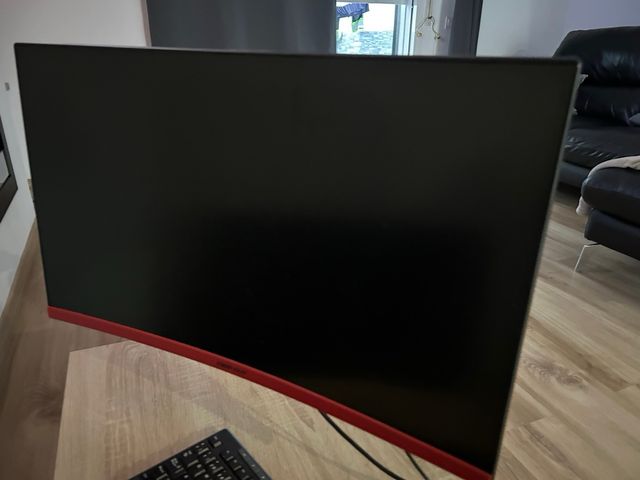 PC MSI Negro con Monitor