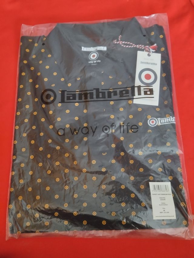 NUEVO POLO HOMBRE Lambretta Talla M Negra y Dorada