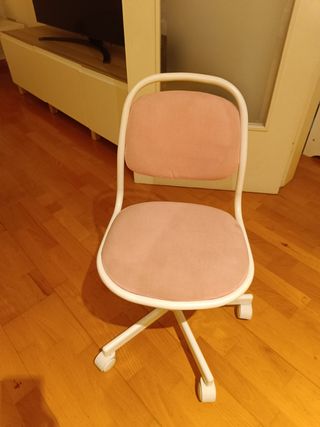 Silla infantil Ikea rosa elevable

