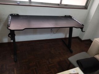 Mesa Gaming Negra con Luces LED