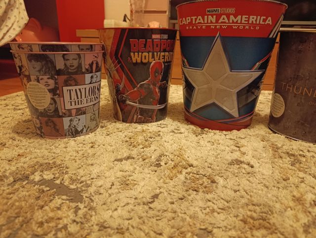 Lote 5 cubos película Marvel y Taylor Swift