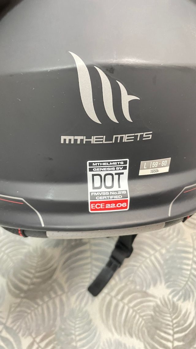 Casco de Moto MT Negro con Visor