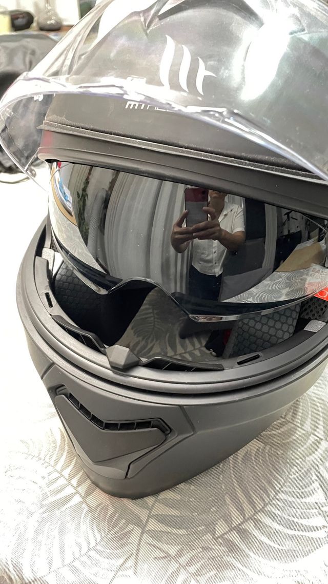 Casco de Moto MT Negro con Visor