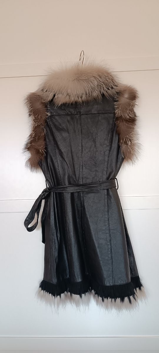 Chaleco largo cuero y pelo