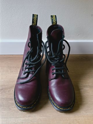 Botas tipo Martens color Cereza Talla 36