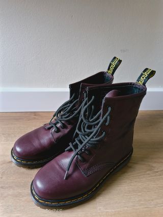 Botas tipo Martens color Cereza Talla 36