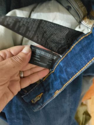 Pantalón vaquero Zara tiro medio talla 36. 
