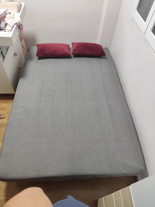 Sofá-cama gris con canapé