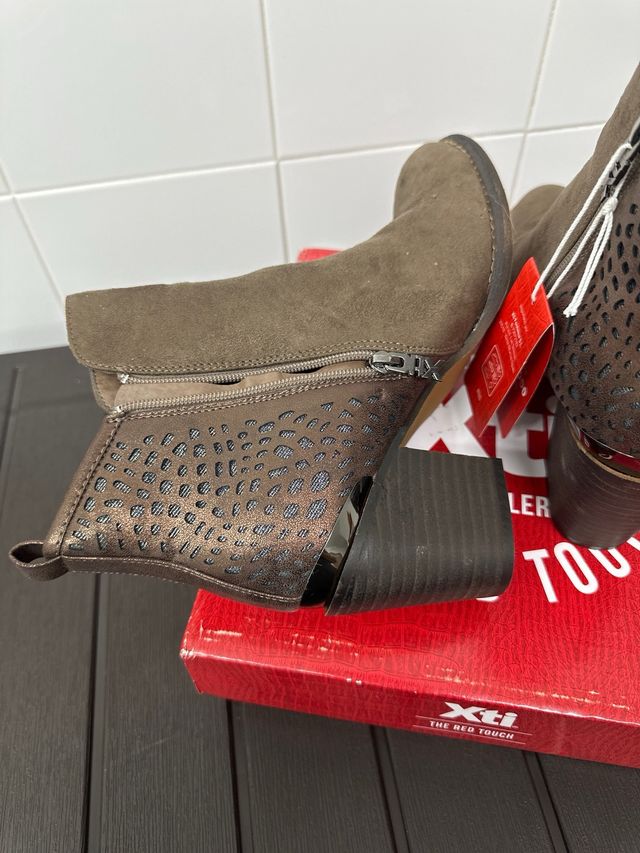 Botines Xti tacón grueso marrón talla 40