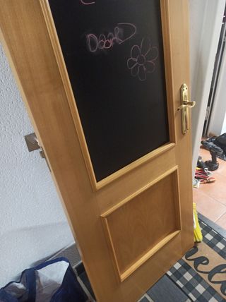 Puerta de madera con cristal (vinilo negro)