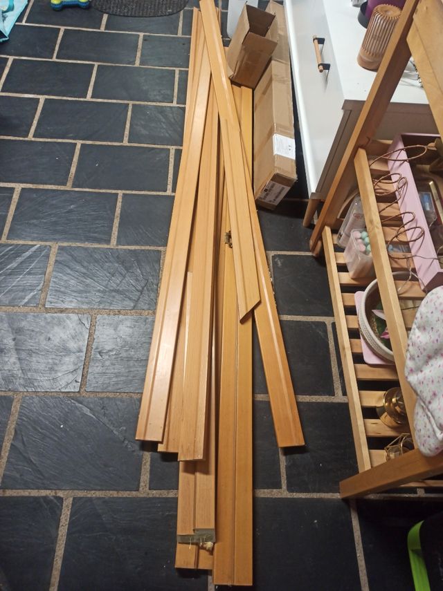 Puerta de madera con cristal (vinilo negro)