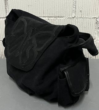 Bolso negro con mariposa