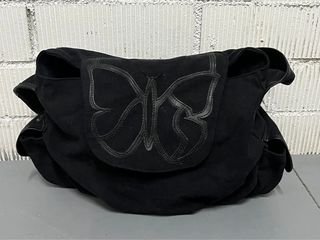 Bolso negro con mariposa