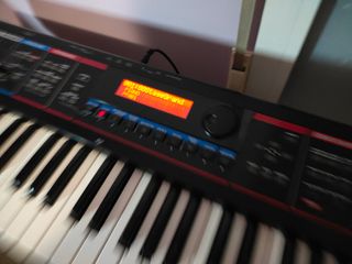 Sintetizador Roland Juno Di