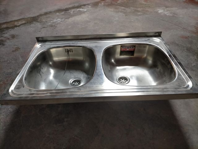 Fregadero doble de metal