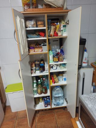 Mueble  auxiliar de cocina para despensa. 

