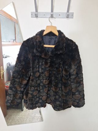 Abrigo peludo de invierno