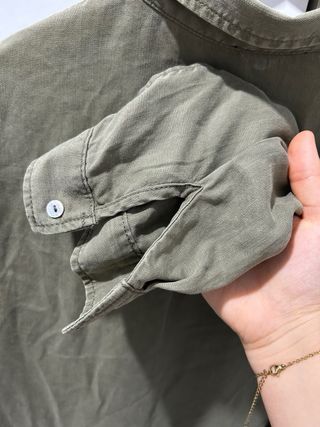 Vestido verde camisero con volantes