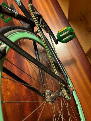 Bicicleta Fixie Negra con Ruedas Verdes