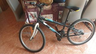 Bicicleta negra y blanca