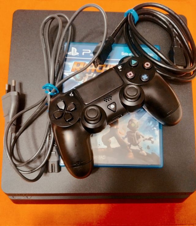 Consola PS4 Negra + Mando y Juego