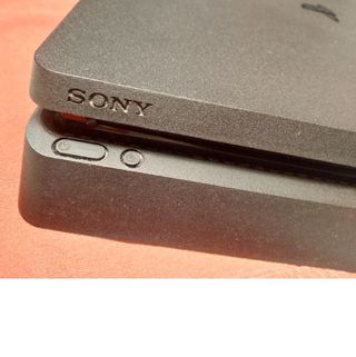 Consola PS4 Negra + Mando y Juego