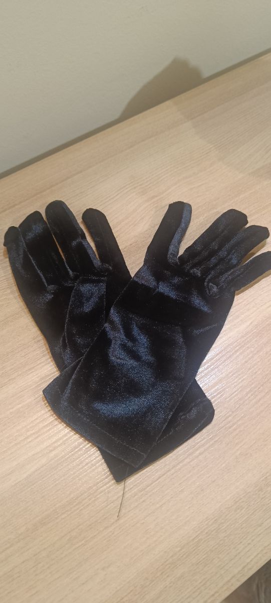 Guantes de terciopelo negros