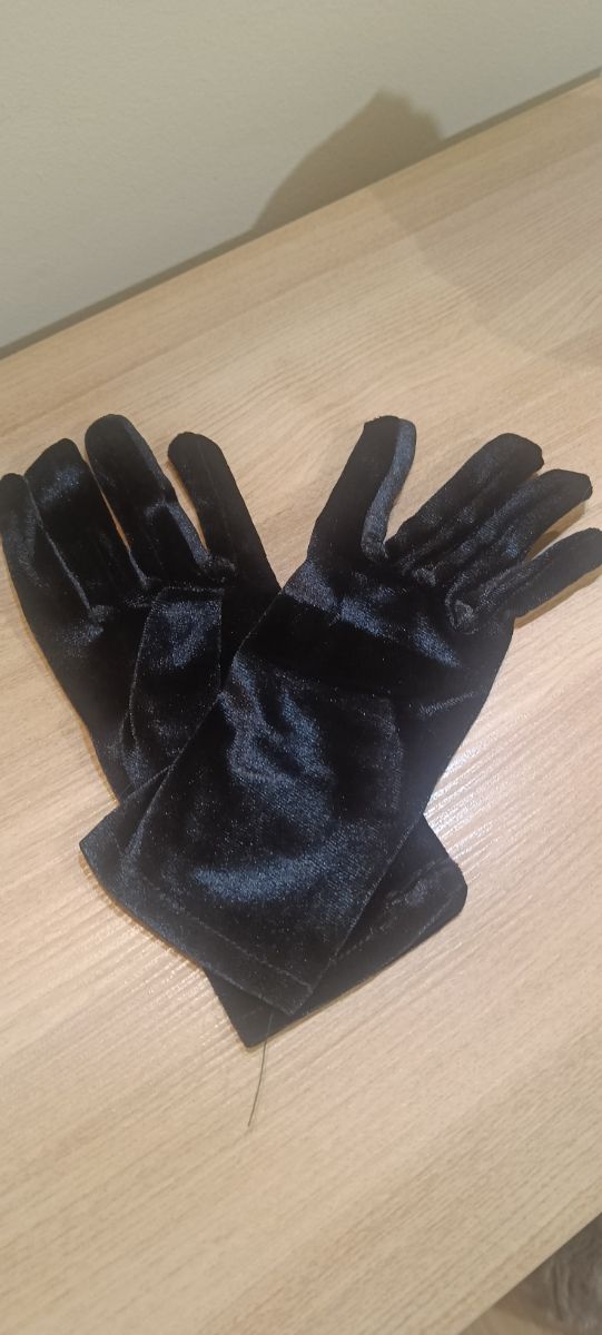 Guantes de terciopelo negros
