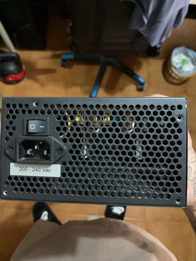 Fuente de Alimentación PC Negra
