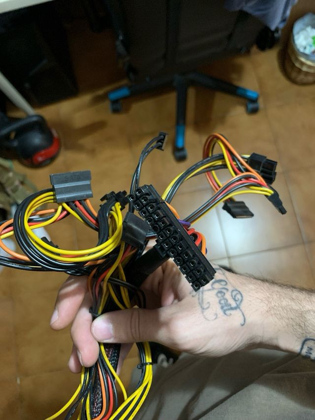 Fuente de Alimentación PC Negra