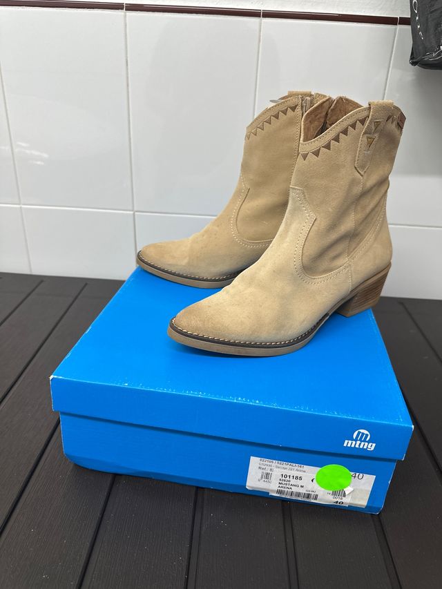 Botines Mustang Beige Talla 40