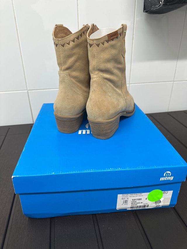 Botines Mustang Beige Talla 40