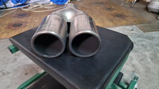 Colas de escape dobles