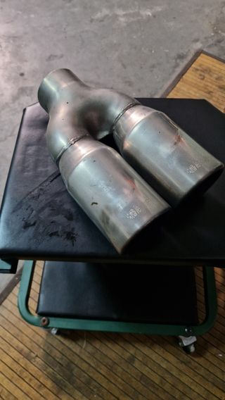 Colas de escape dobles