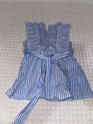 Vestido de niña a rayas azules