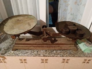 Báscula antigua de pesas