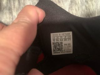 Zapatillas Adidas Negras y Rojas talla 44