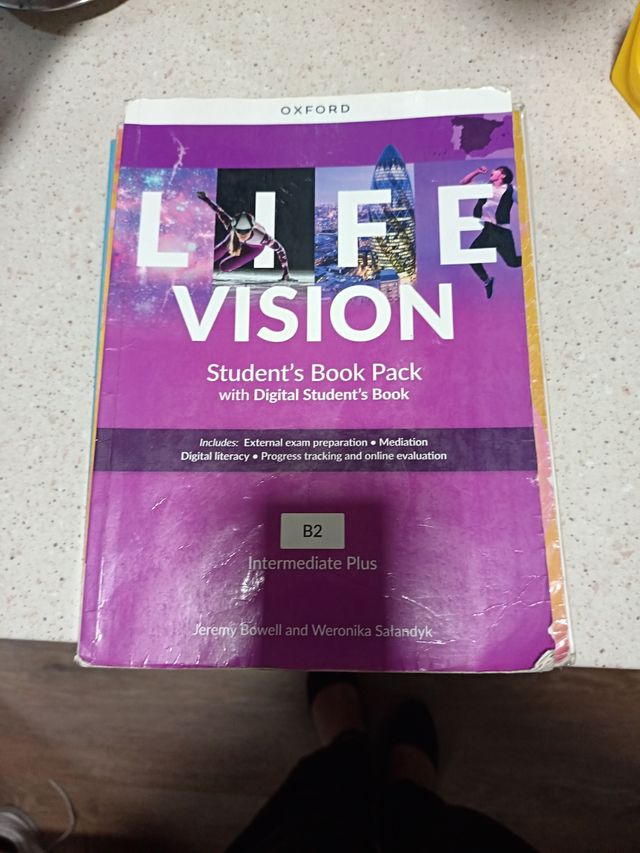 Life Vision Intermediate plus Student's Book