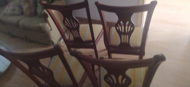 Juego de 4 sillas de comedor de madera