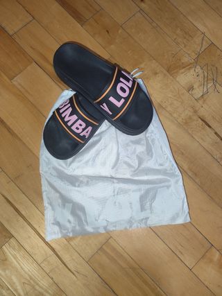 Chanclas Bimba y Lola Negras precio negociable