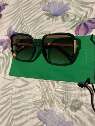 Gafas de sol verdes y marrones