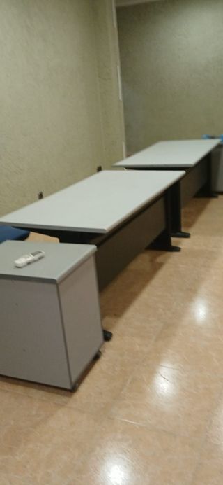 Mesas de oficina beige